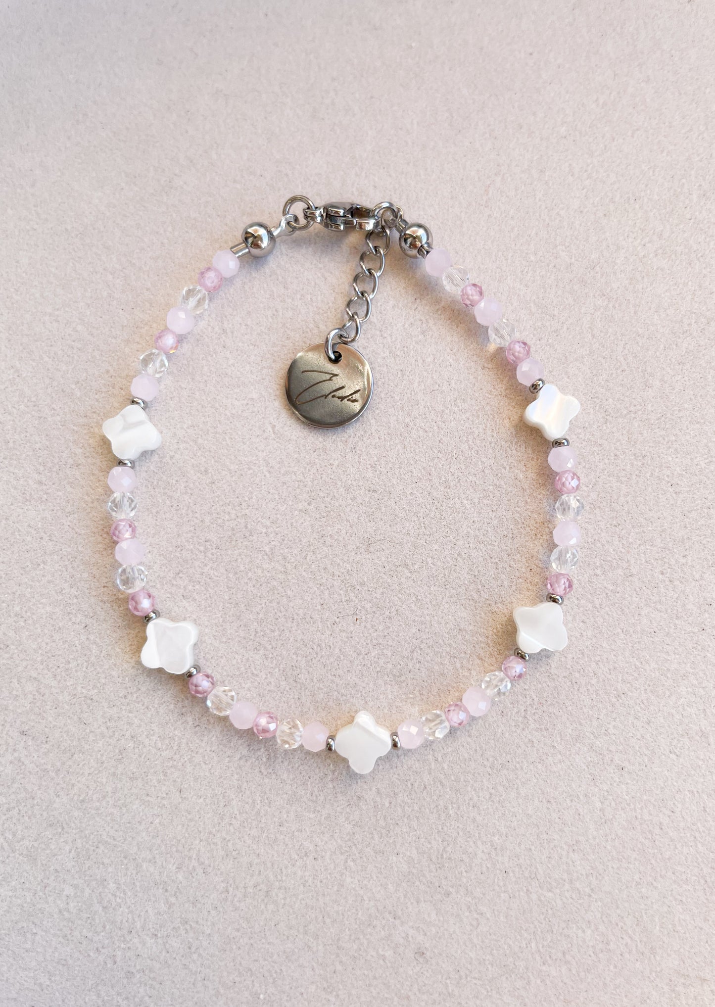 Гривна “Quartz rose et nacre” с розов кварц и седеф