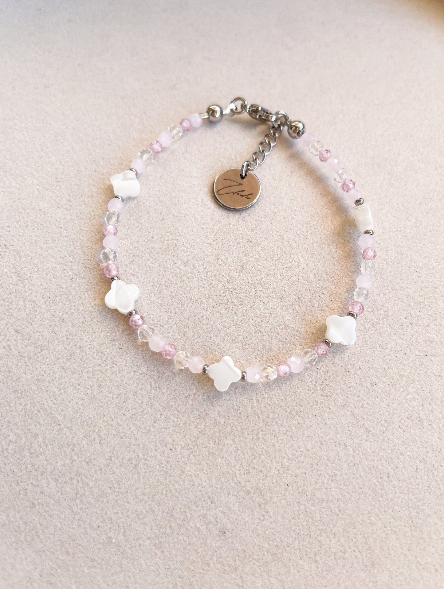 Гривна “Quartz rose et nacre” с розов кварц и седеф