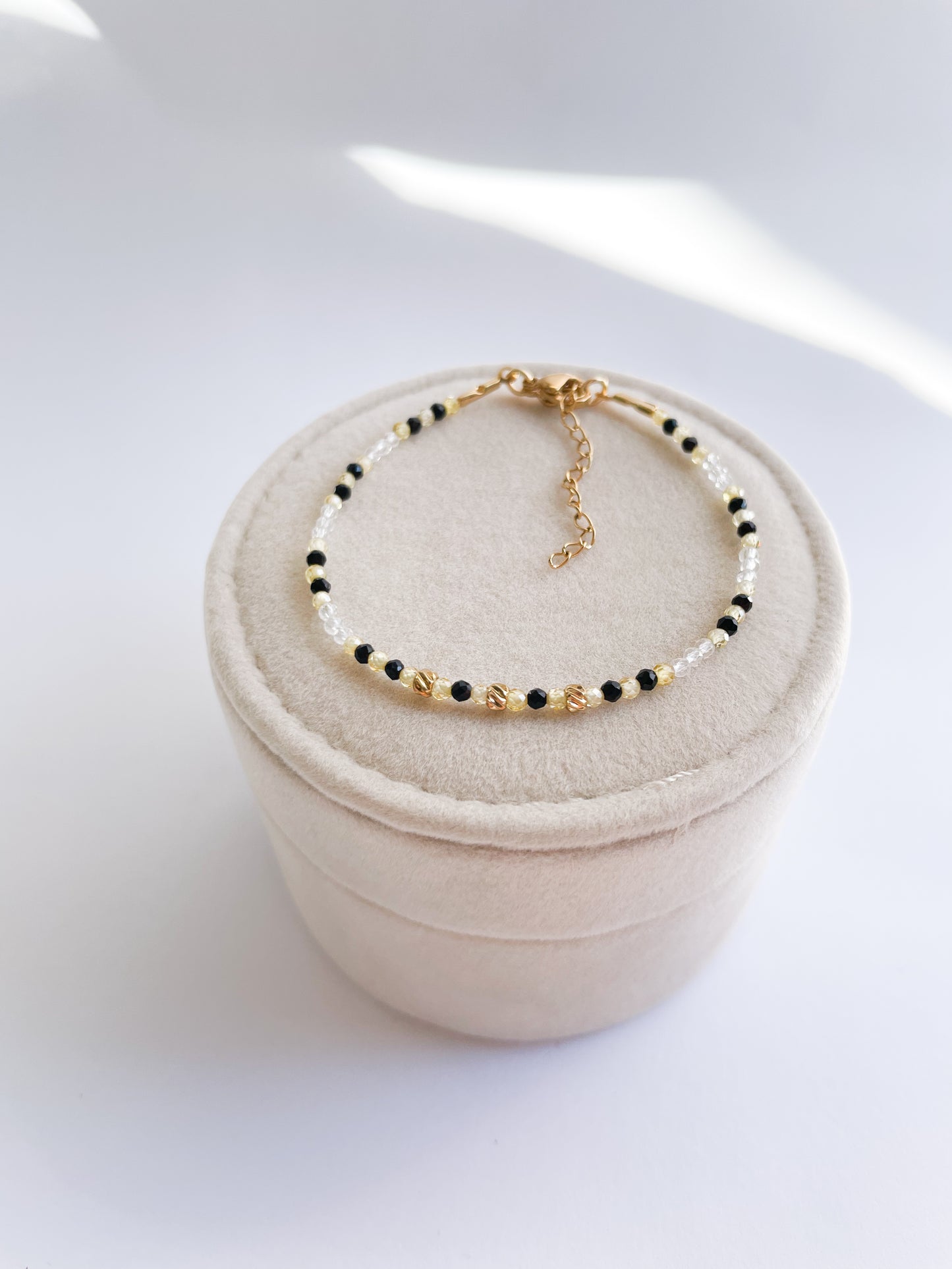 Гривна ''Jaune et noir'' с жълти и черни кристали