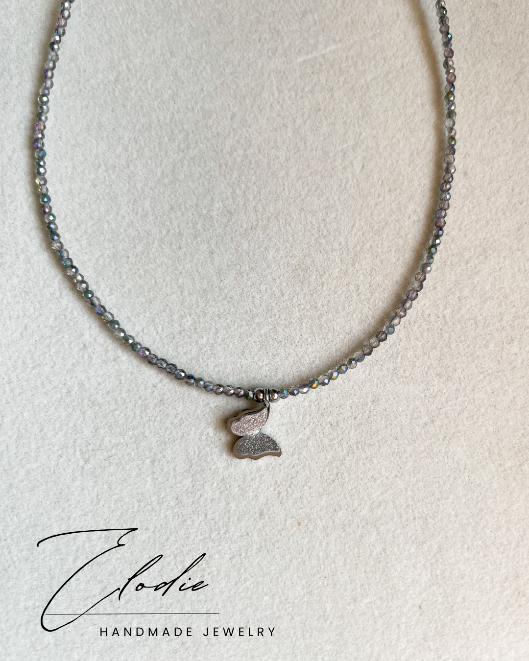 Късо колие ''Papillon d'argent'' с висулка пеперуда