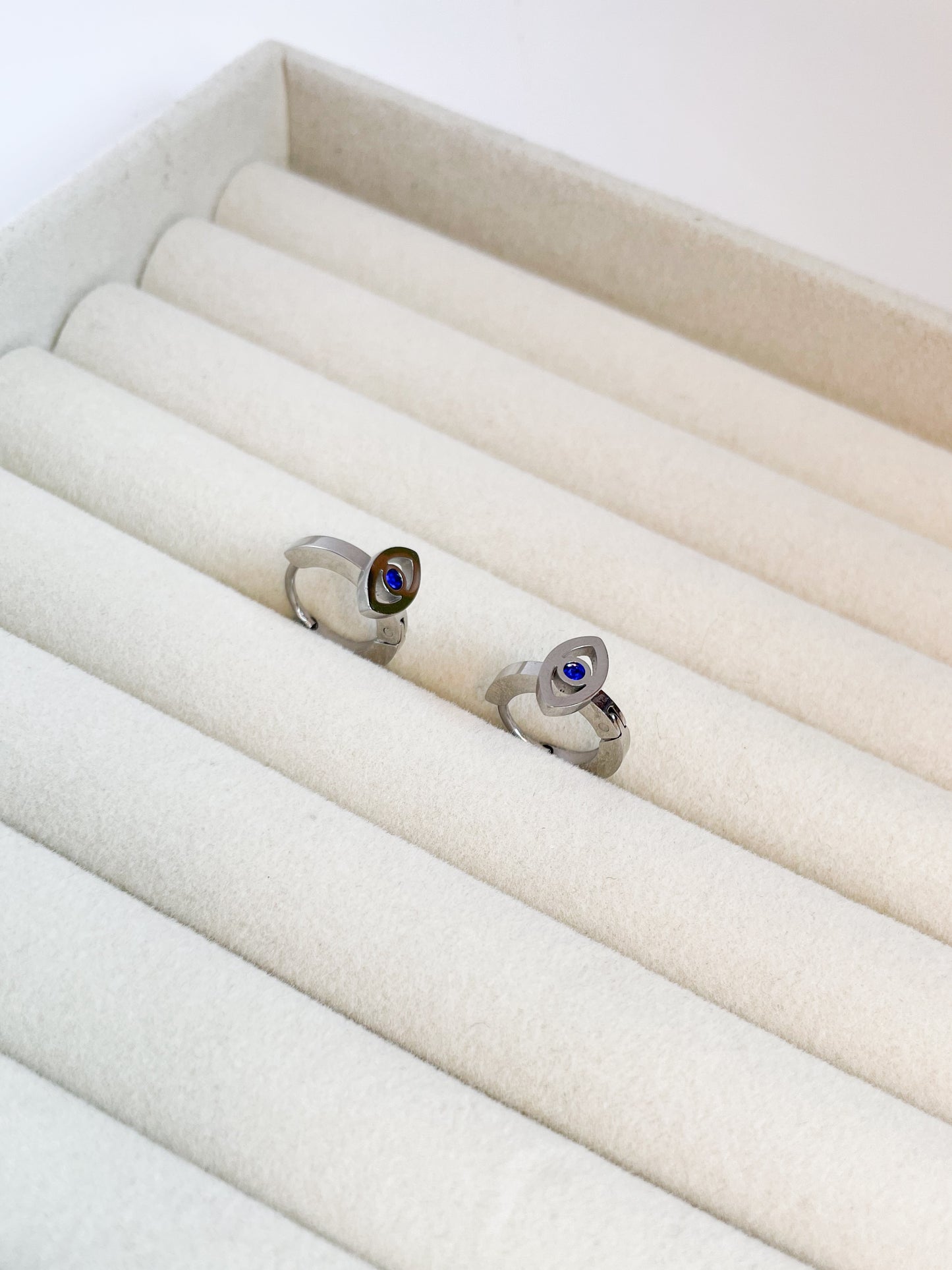 Обеци халки с око със син камък от медицинска стомана 316L