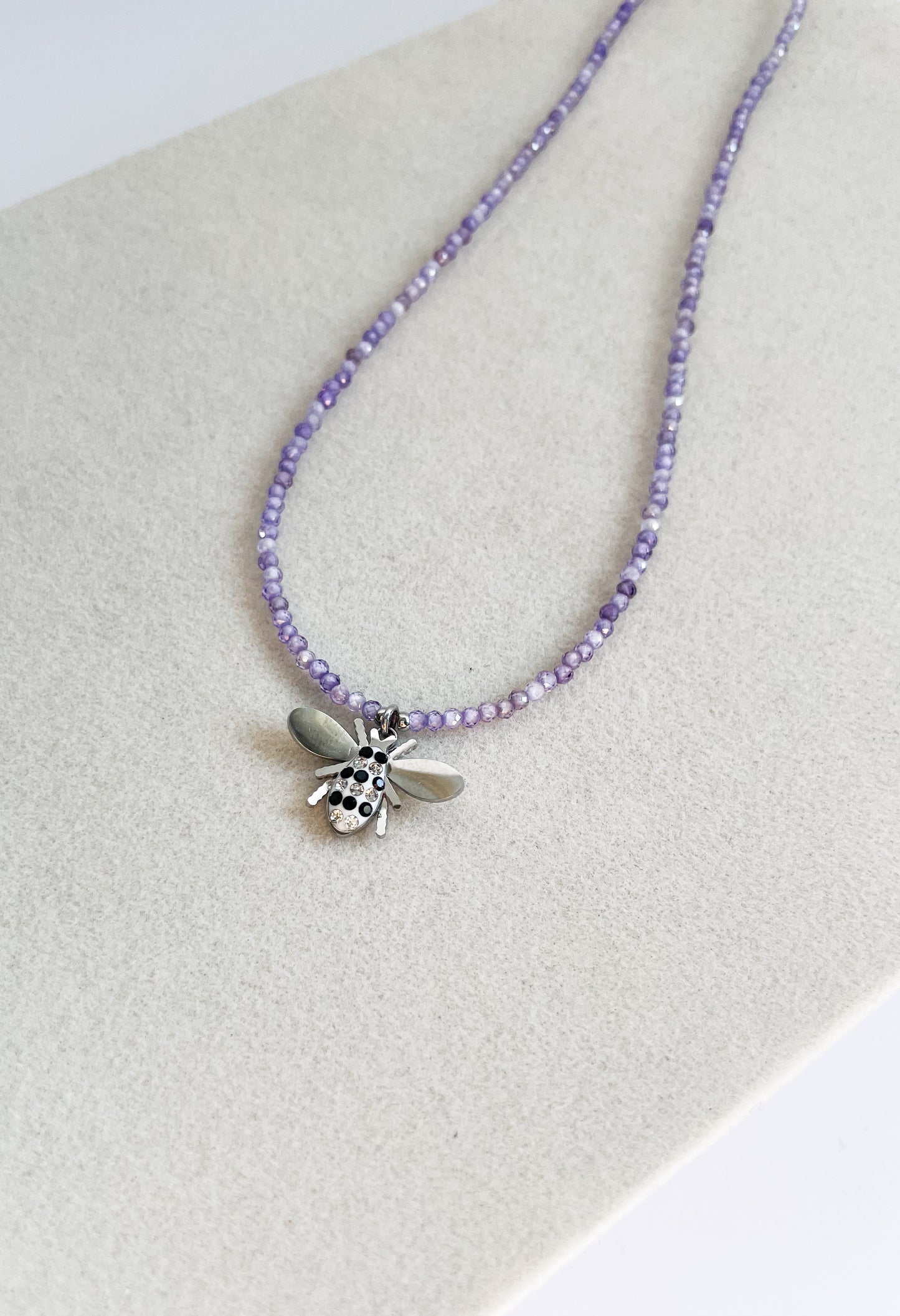 Колие ''Аbeille lavande''