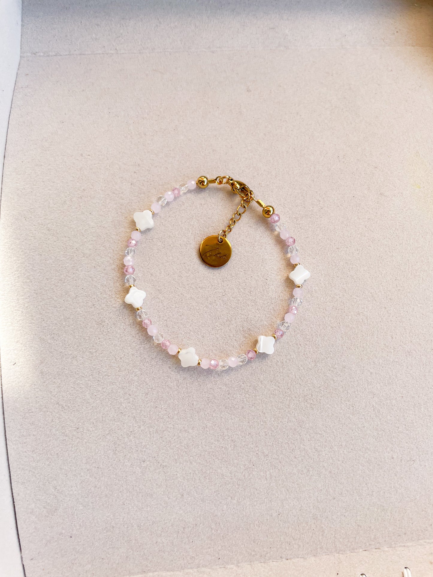 Гривна “Quartz rose et nacre” с розов кварц и седеф