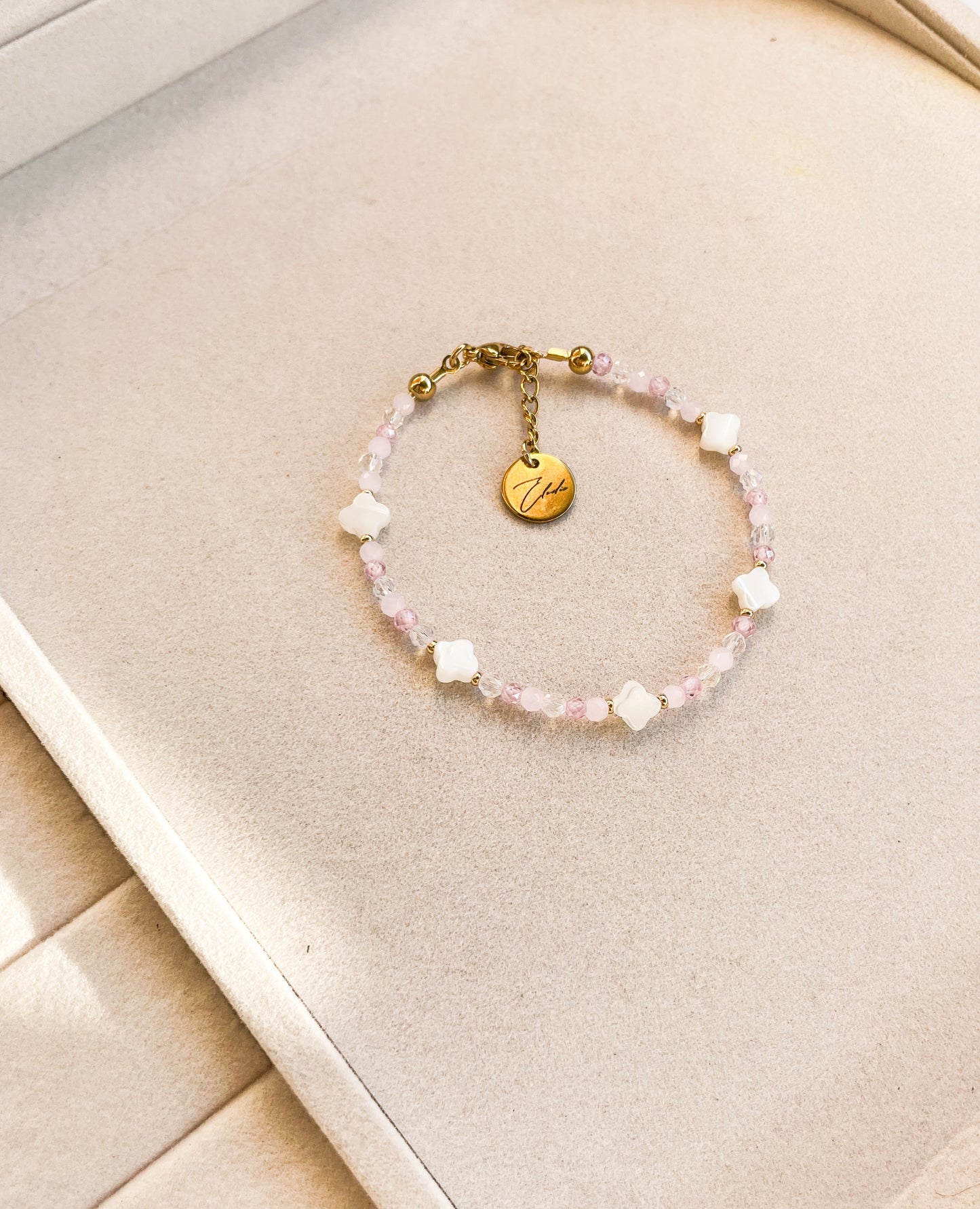 Гривна “Quartz rose et nacre” с розов кварц и седеф