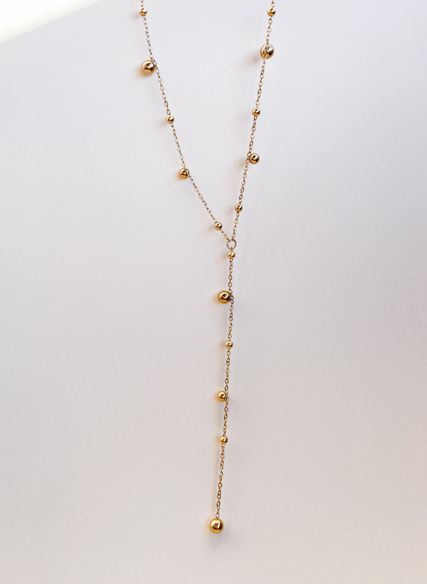 Дамско семпло дълго колие с топчета от медицинска стомана 316L