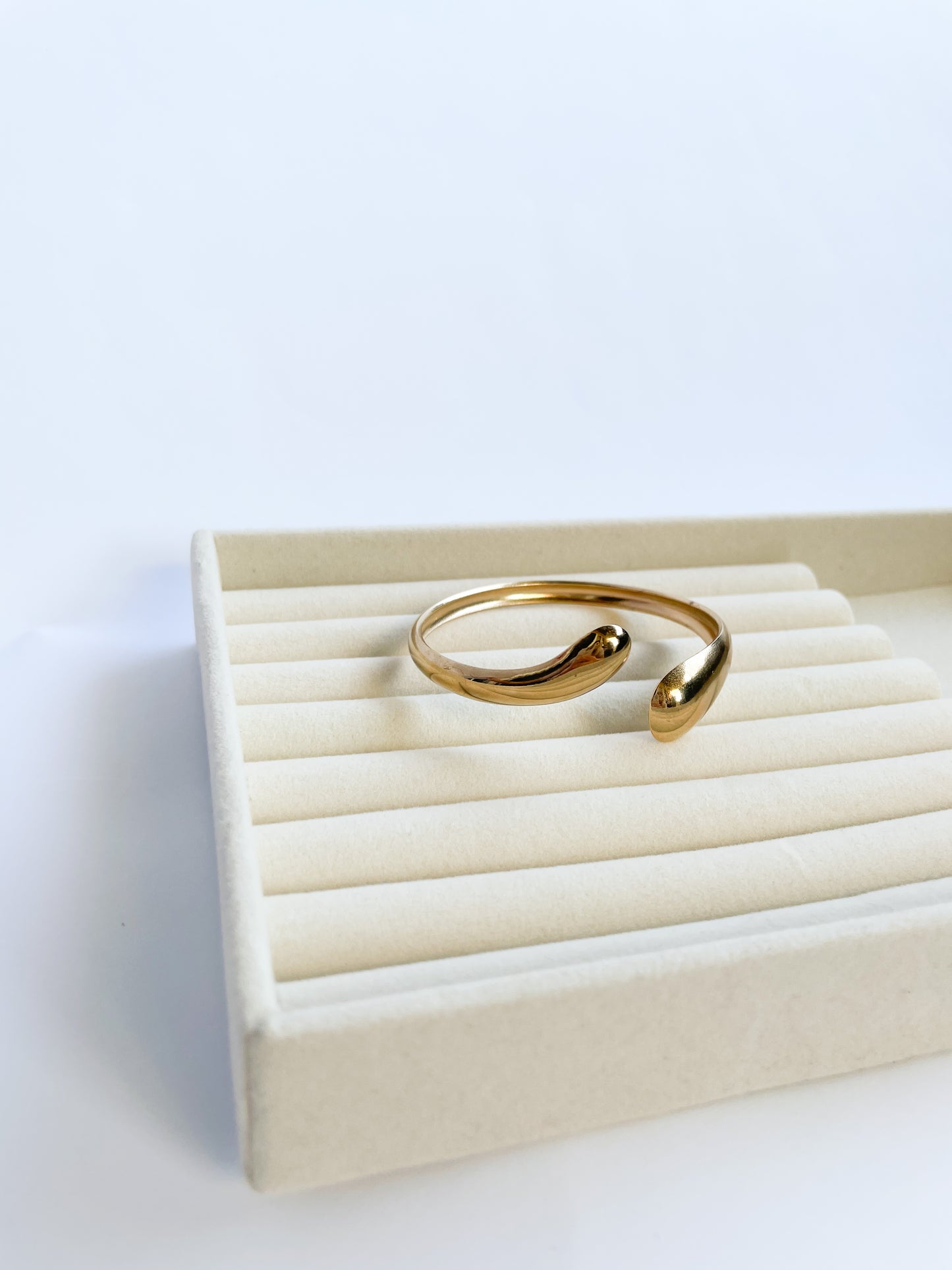 Твърда гривна от медицинска стомана с регулиране