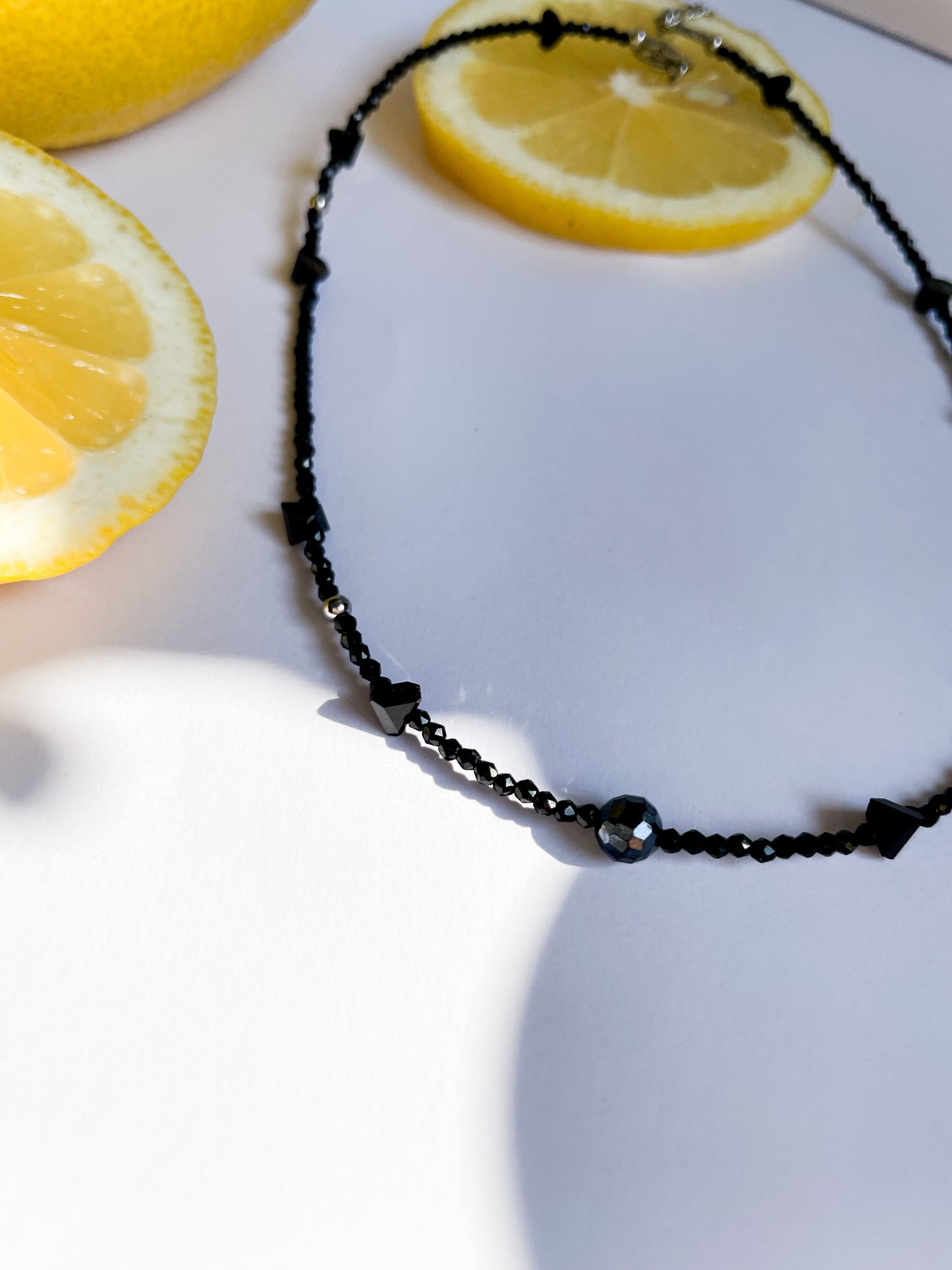 Колие ''Cristaux noirs'' с черни кристали