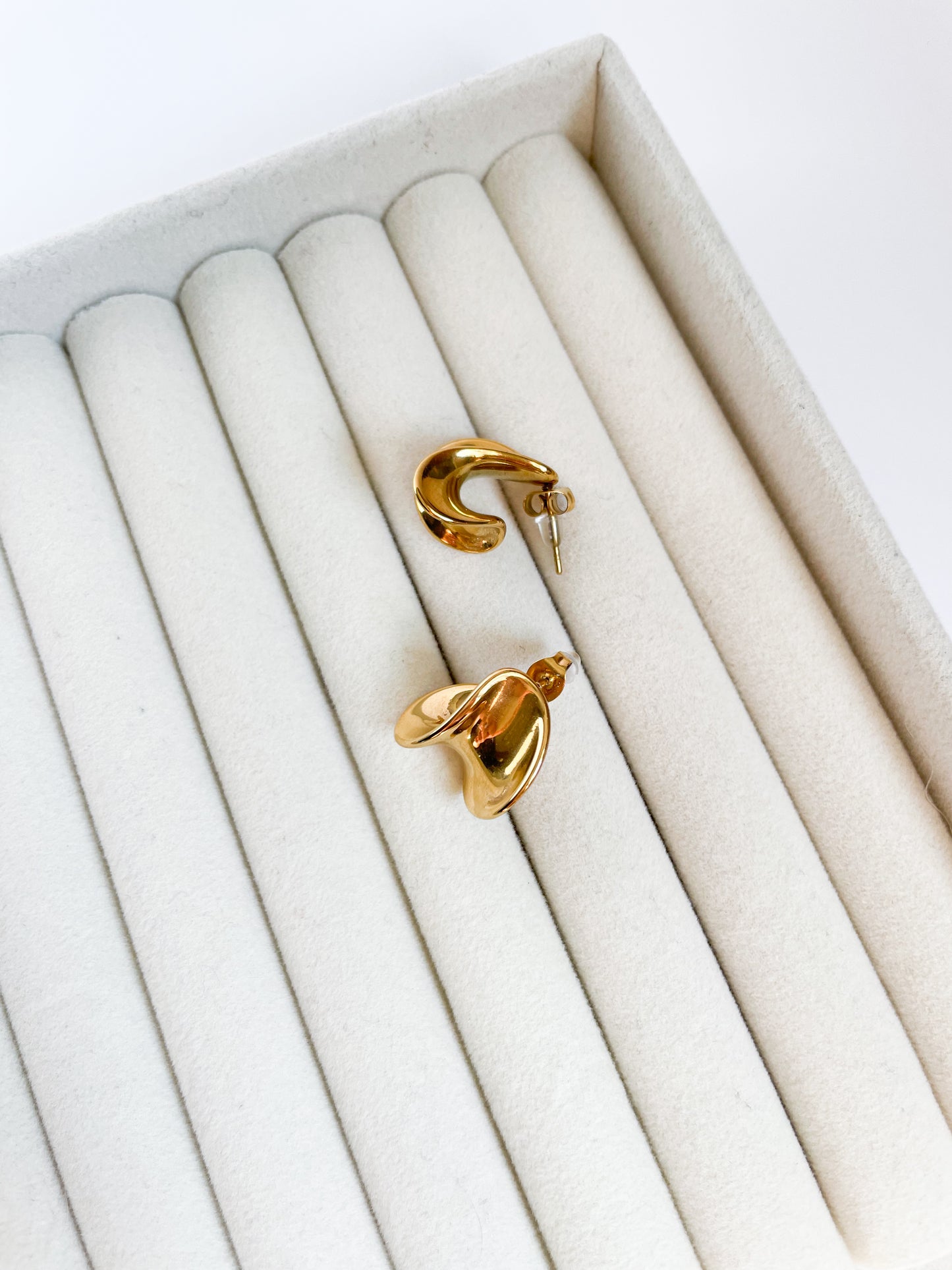 Интересни усукани обеци от медицинска стомана 316L