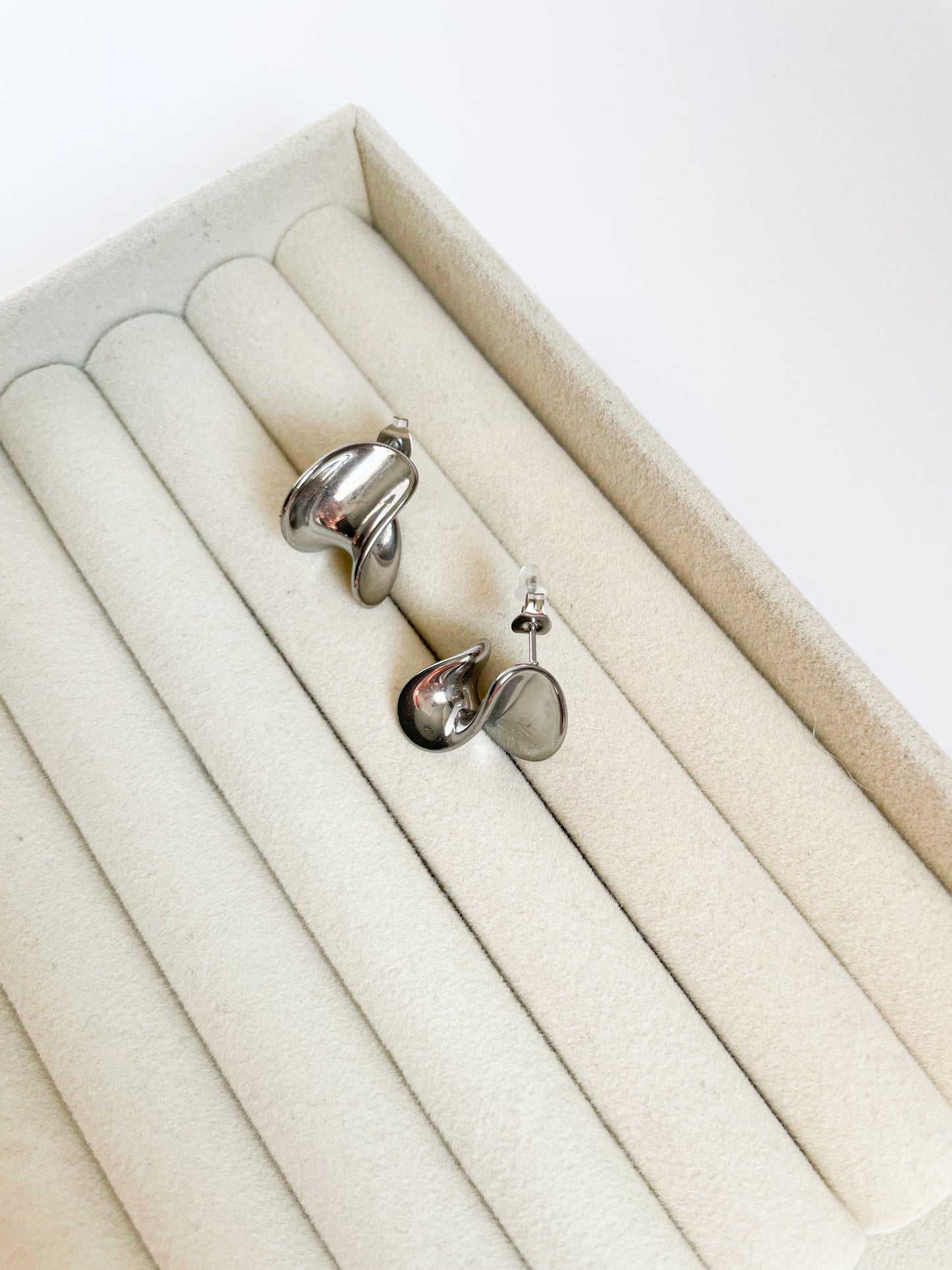 Интересни усукани обеци от медицинска стомана 316L