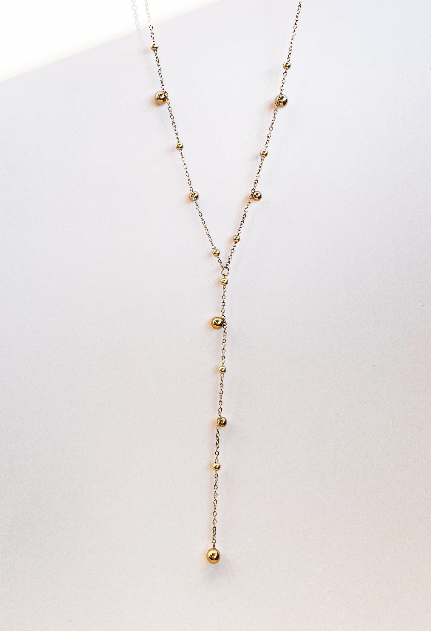 Дамско семпло дълго колие с топчета от медицинска стомана 316L