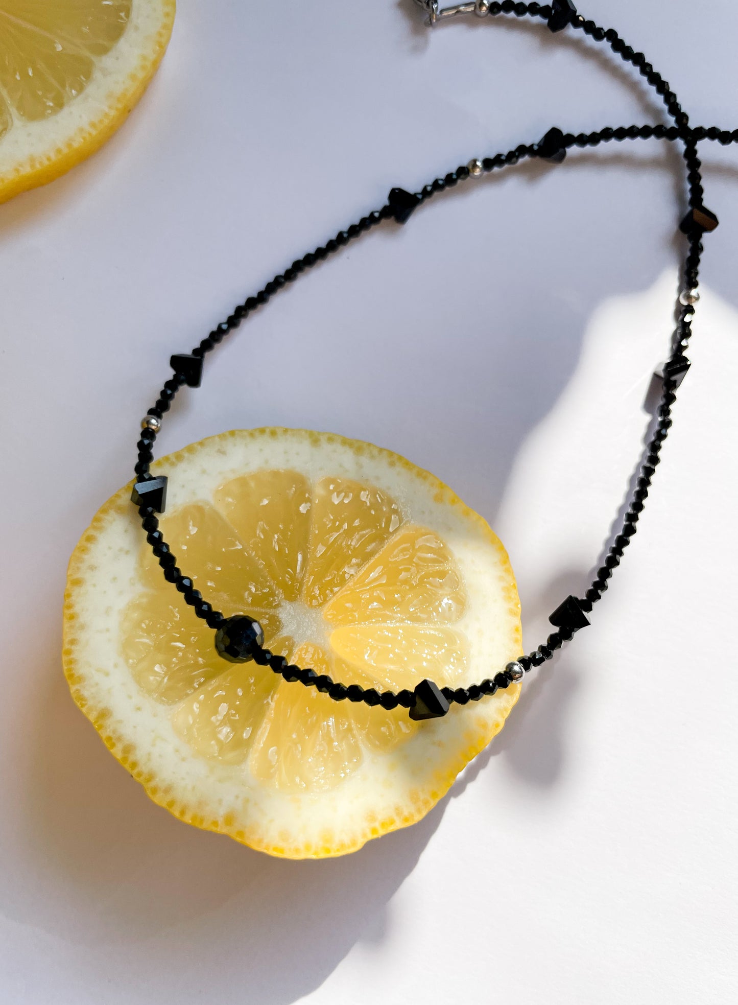 Колие ''Cristaux noirs'' с черни кристали