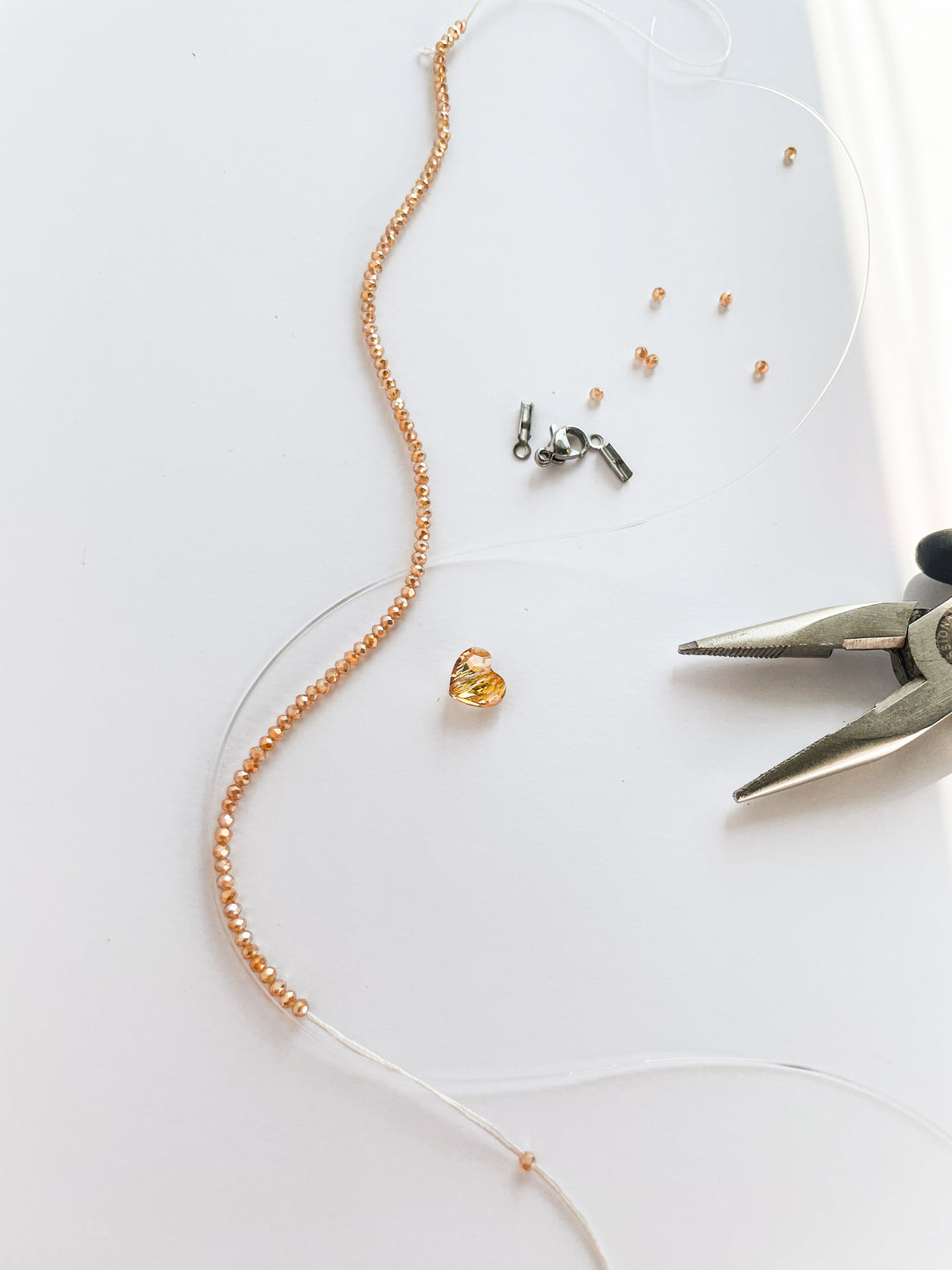 Бижута с естествени камъни,кристали и медицинска стомана