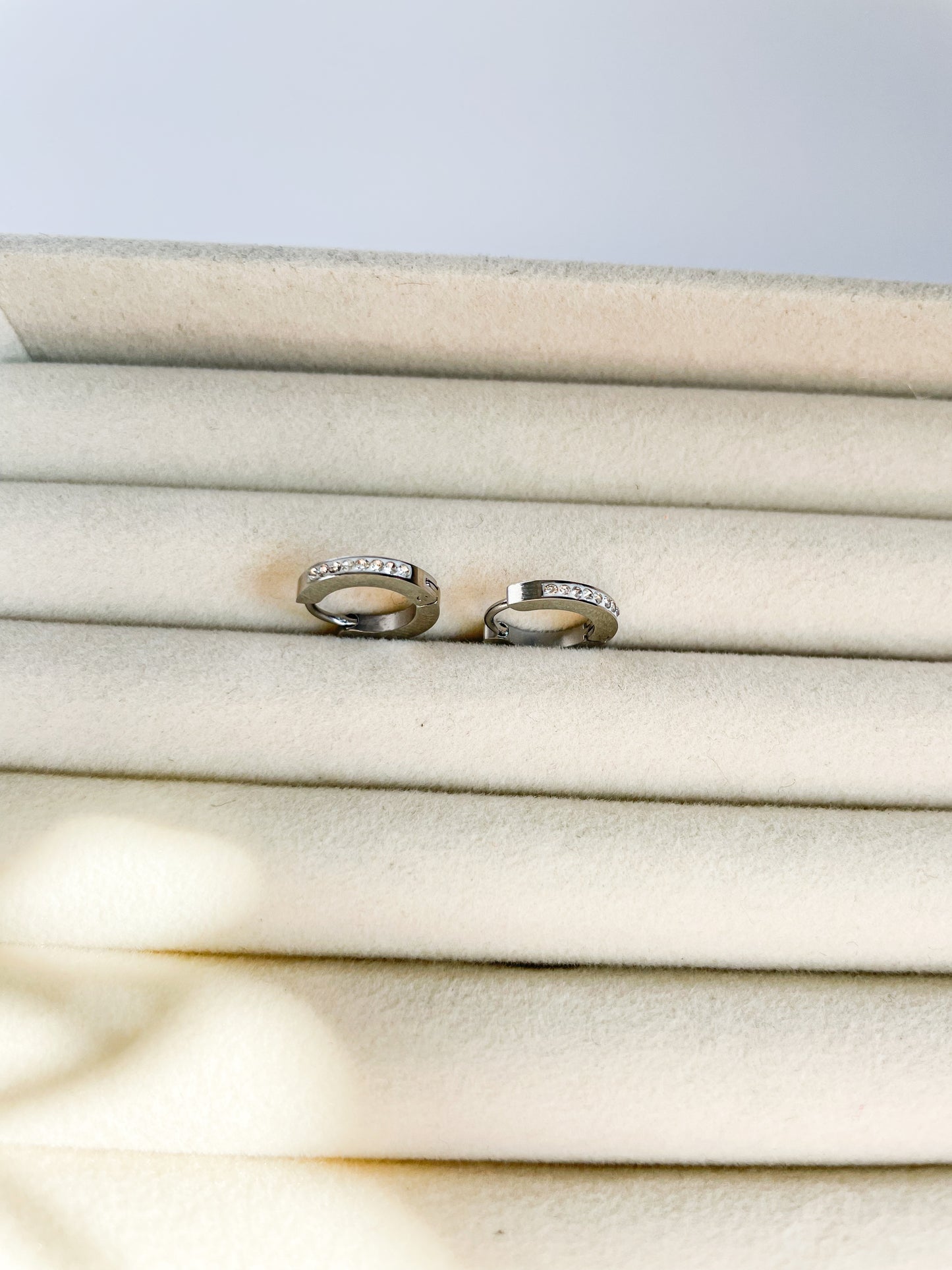 Обеци халки с малки камъчета от медицинска стомана 316L