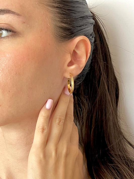 Обеци халки от медицинска стомана 316L в златист цвят с релефни детайли