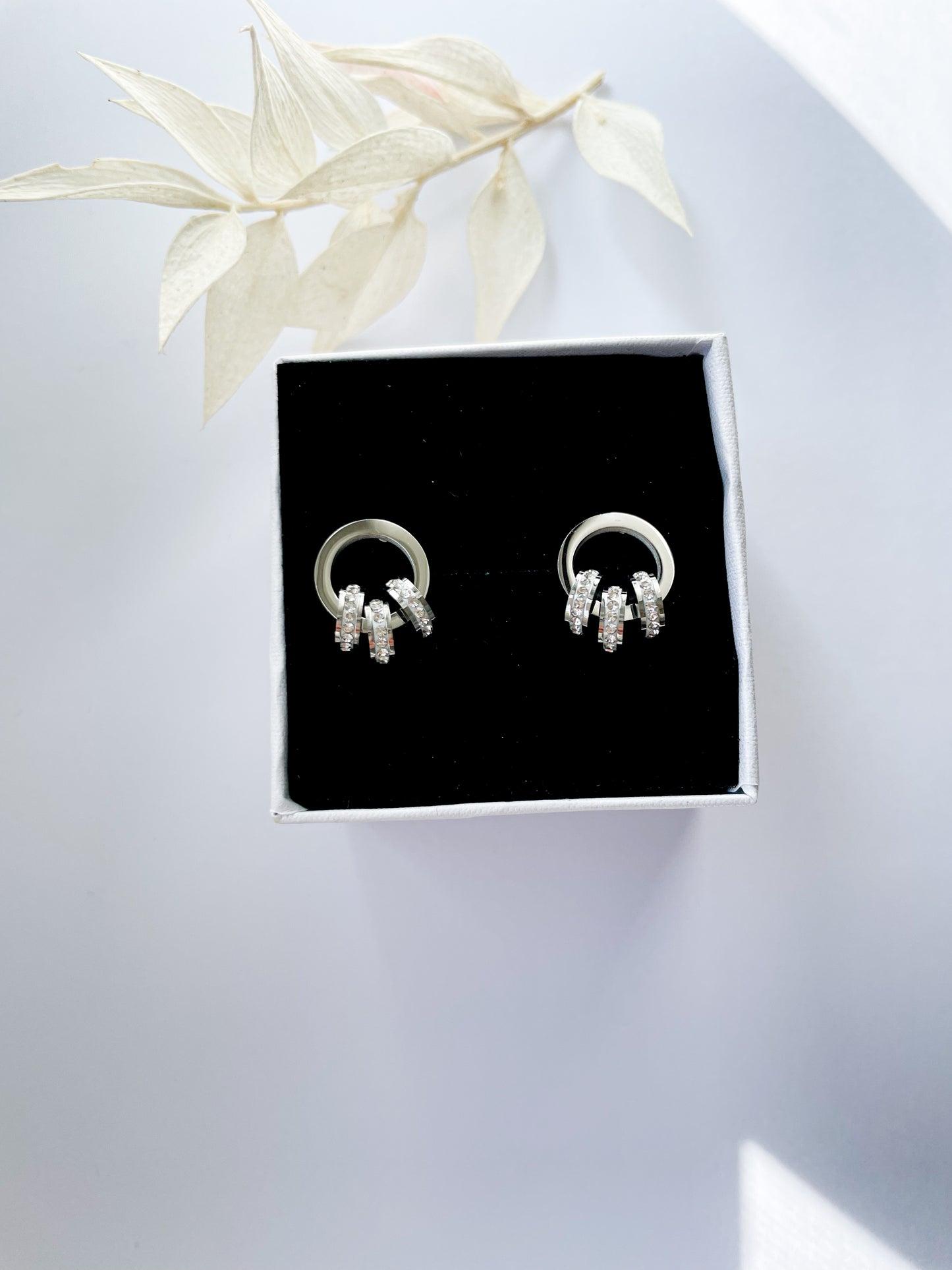 Кръгли обеци от медицинска стомана с камъни 