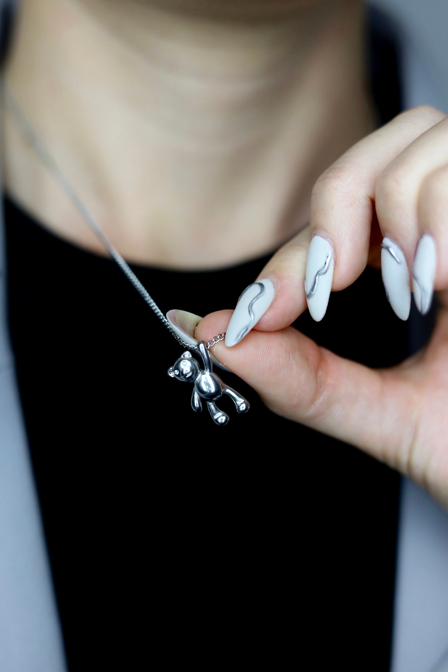 Дамско колие с висулка мече от неръждаема стомана в сребрист цвят