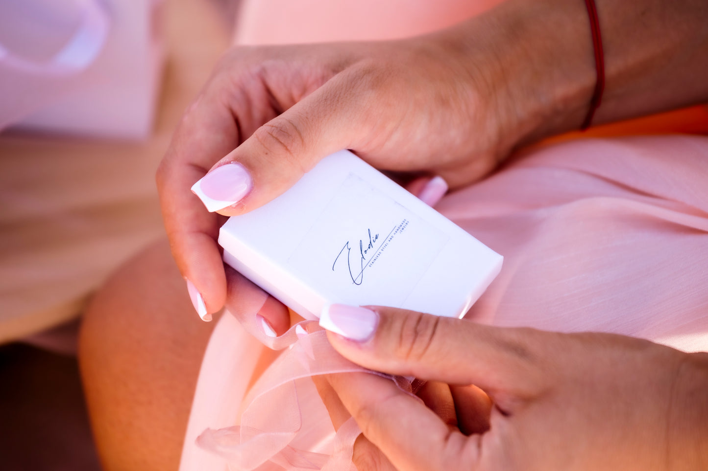 Гривна ''Coeur hématite'' с черни кристали и сърца от хематит