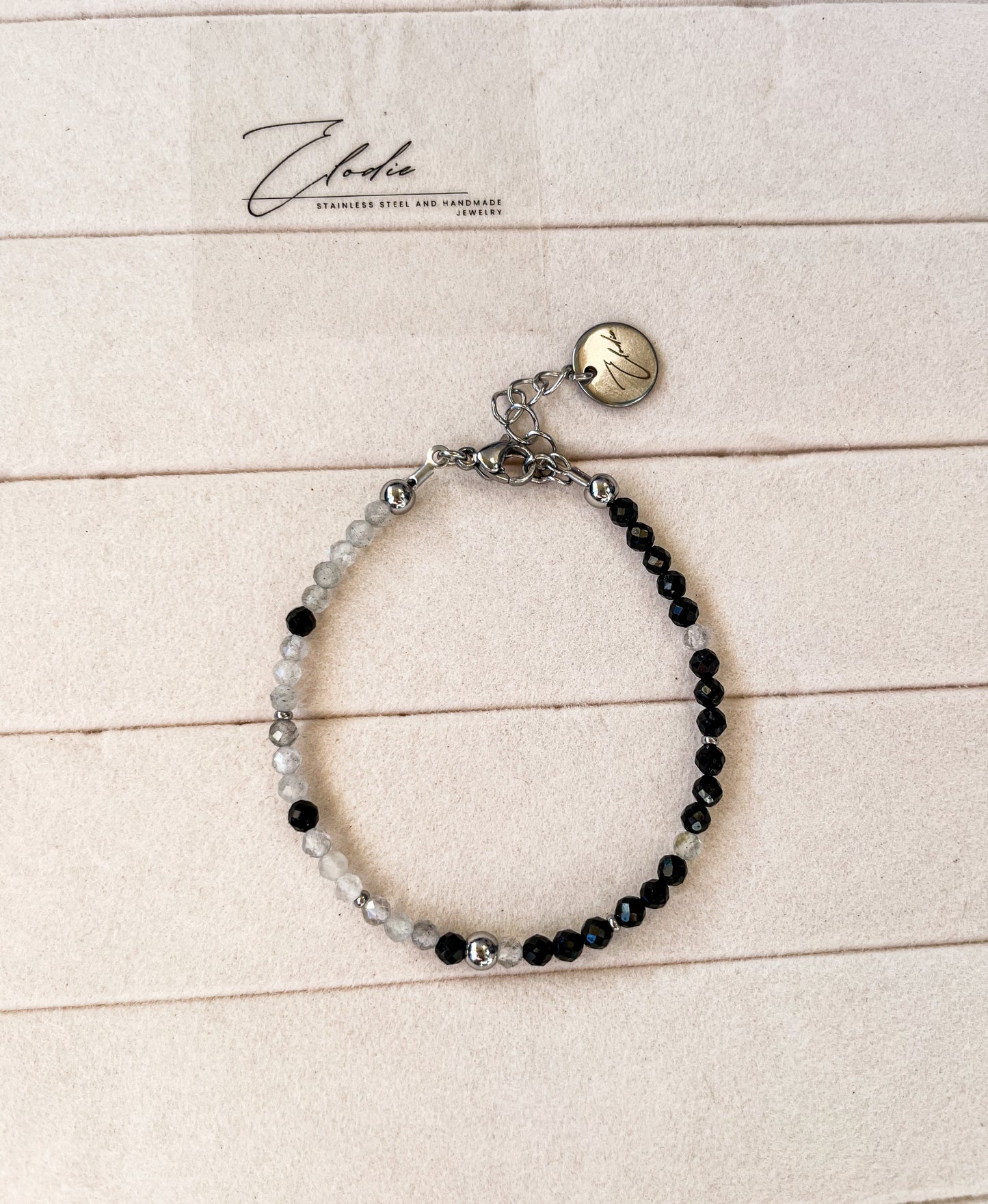 Гривна с черен турмалин и лабрадорит “Labradorite et tourmaline noire”