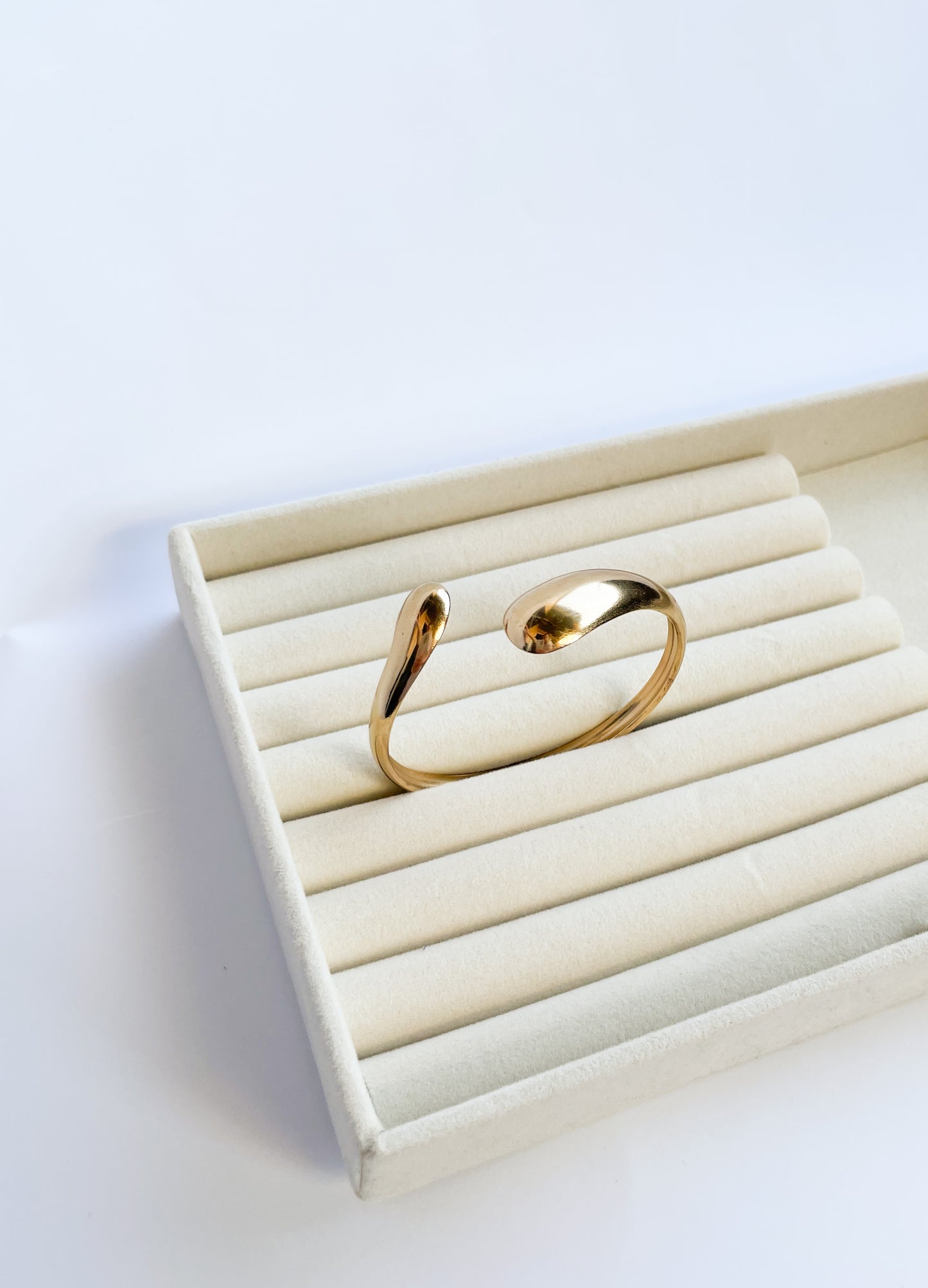 Твърда гривна от медицинска стомана с регулиране