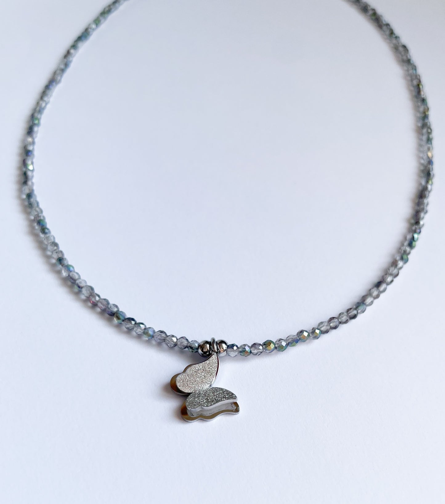 Късо колие ''Papillon d'argent'' с висулка пеперуда