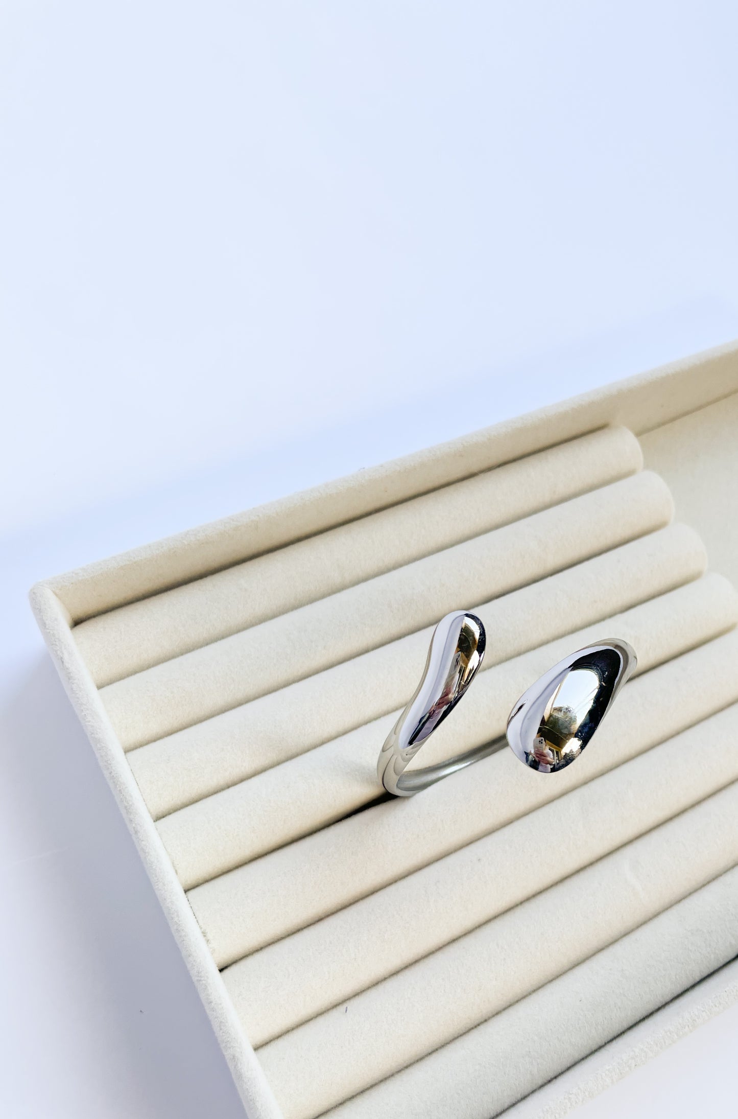 Твърда гривна от медицинска стомана с регулиране