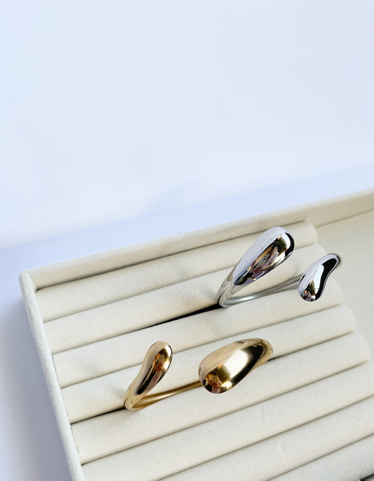 Твърда гривна от медицинска стомана с регулиране