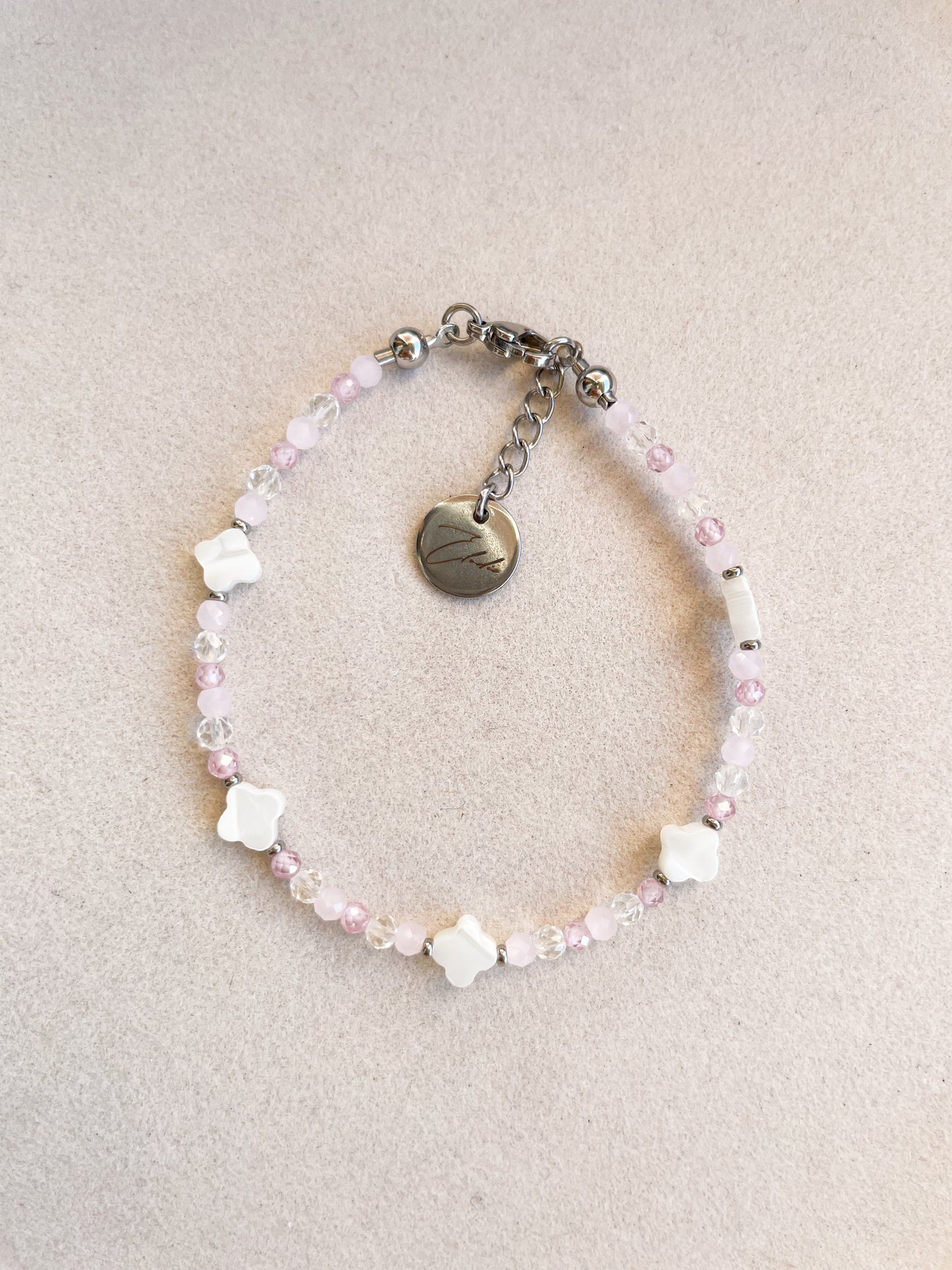 Гривна “Quartz rose et nacre” с розов кварц и седеф