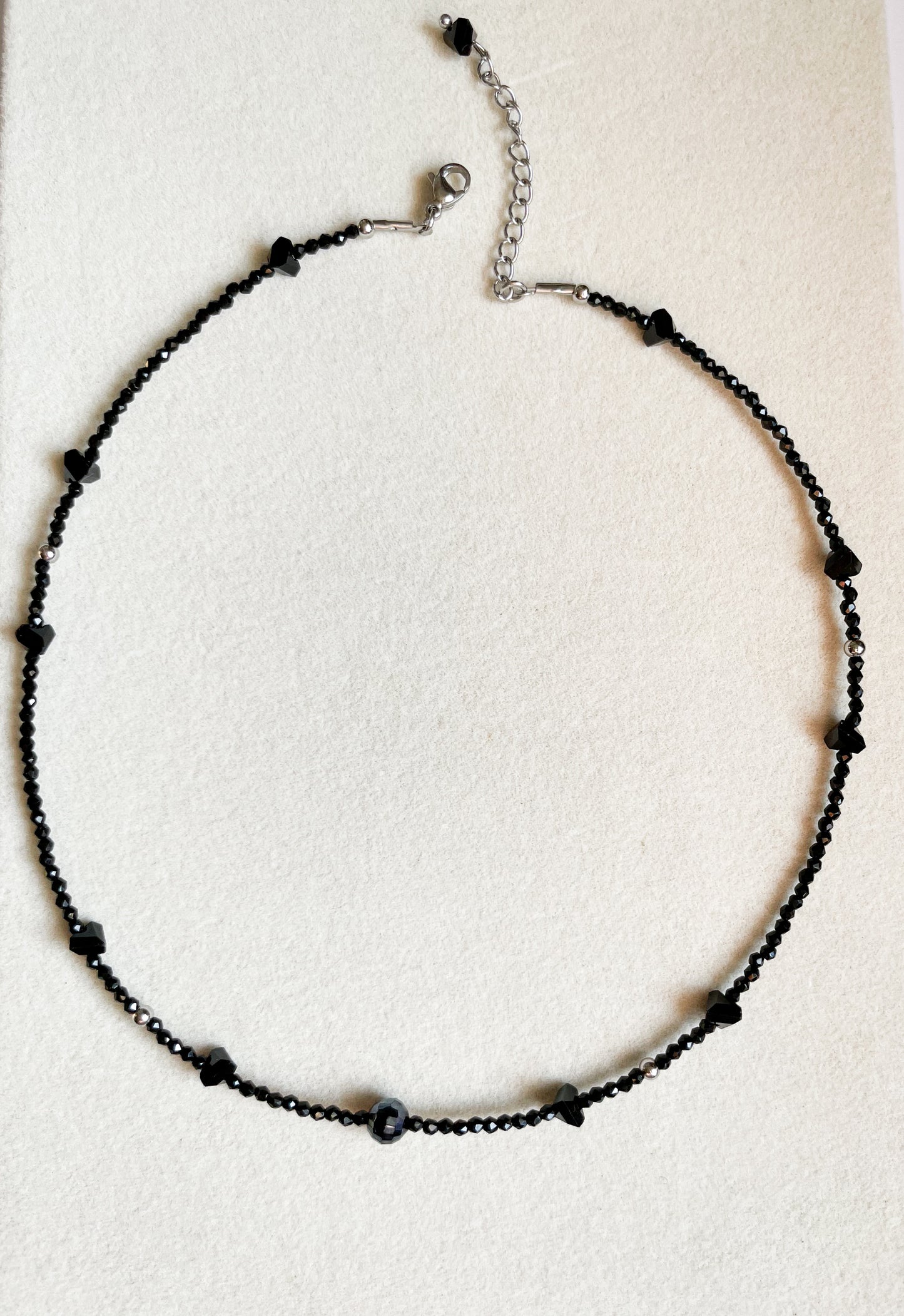 Колие ''Cristaux noirs'' с черни кристали