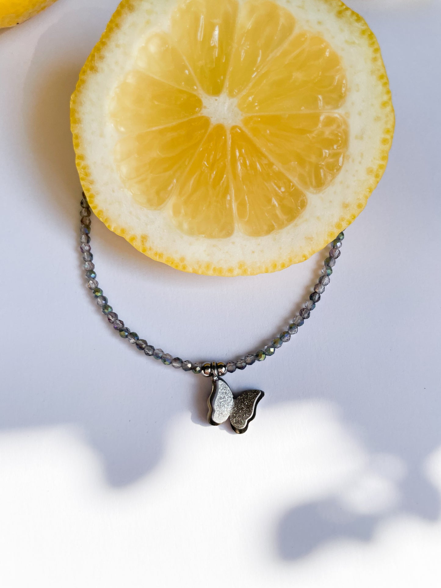 Късо колие ''Papillon d'argent'' с висулка пеперуда