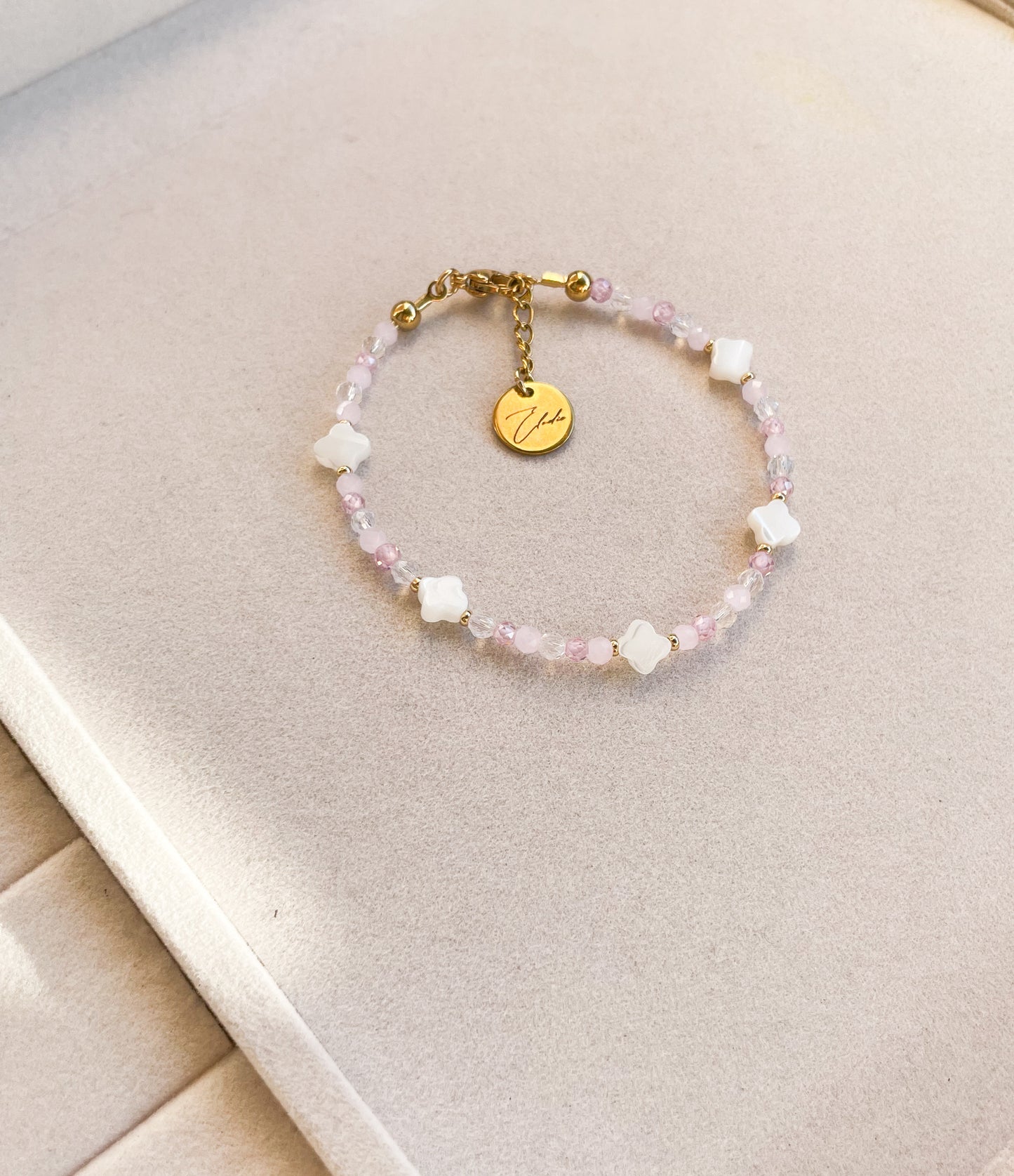 Гривна “Quartz rose et nacre” с розов кварц и седеф