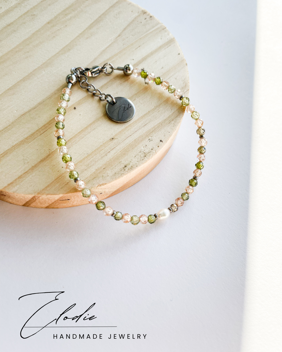 Гривна „Vert et or'' с италиански кристали в златисто и зелено