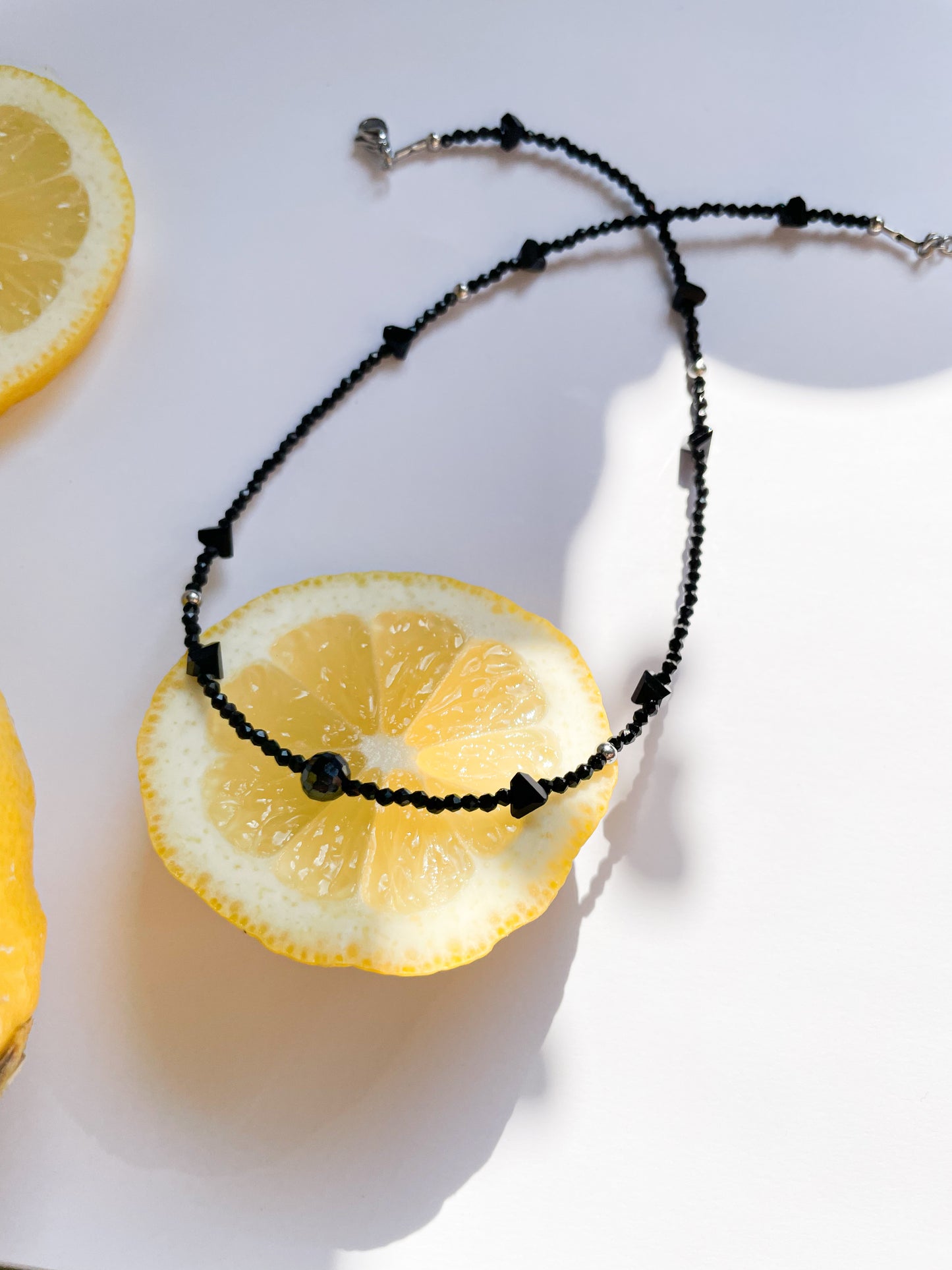 Колие ''Cristaux noirs'' с черни кристали