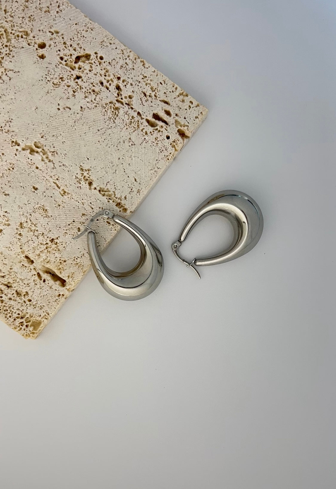 Обемни тумбести халки от медицинска стомана 316L