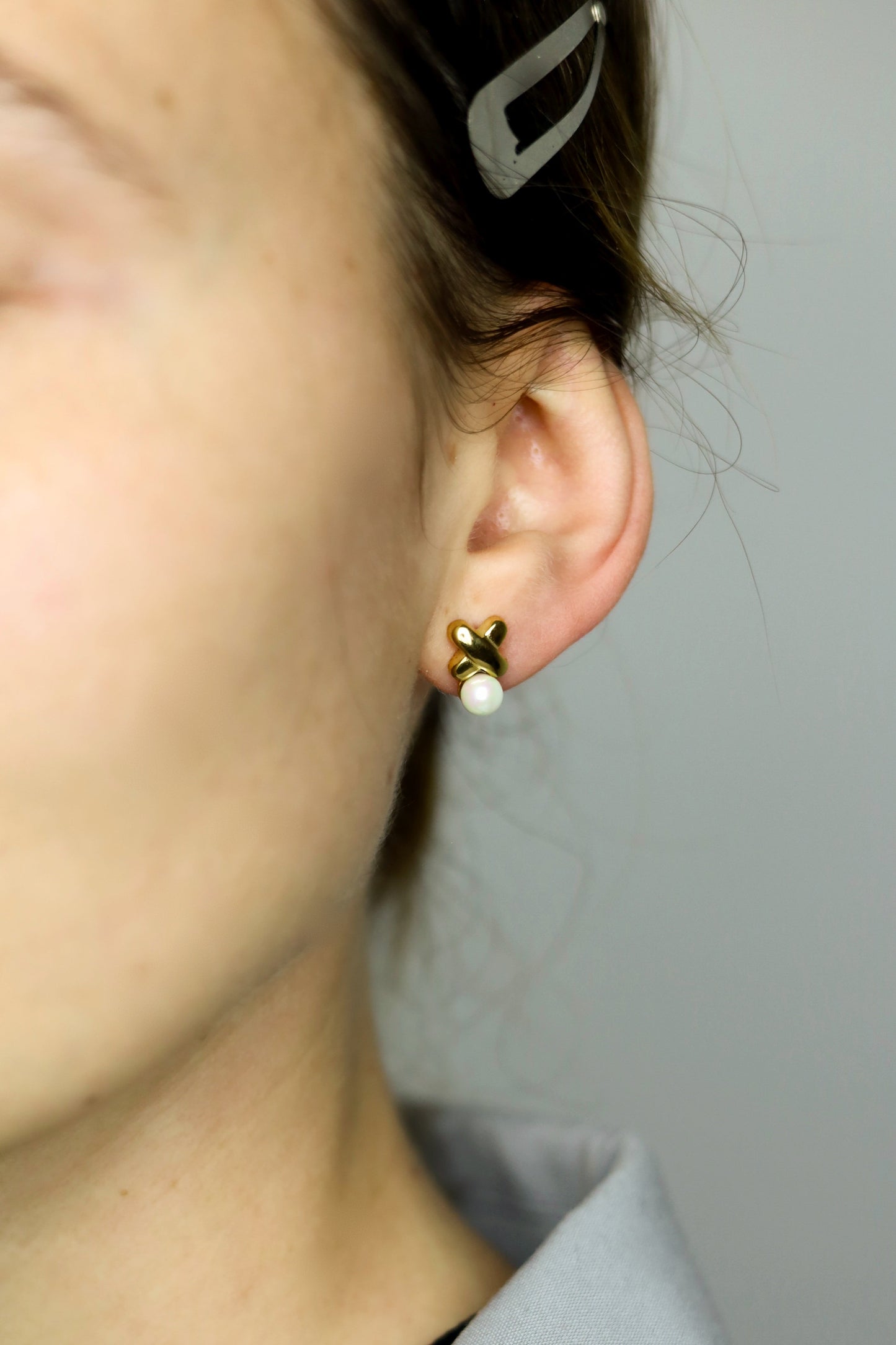 Обеци на винт с ХО с малка перла от медицинска стомана 316L