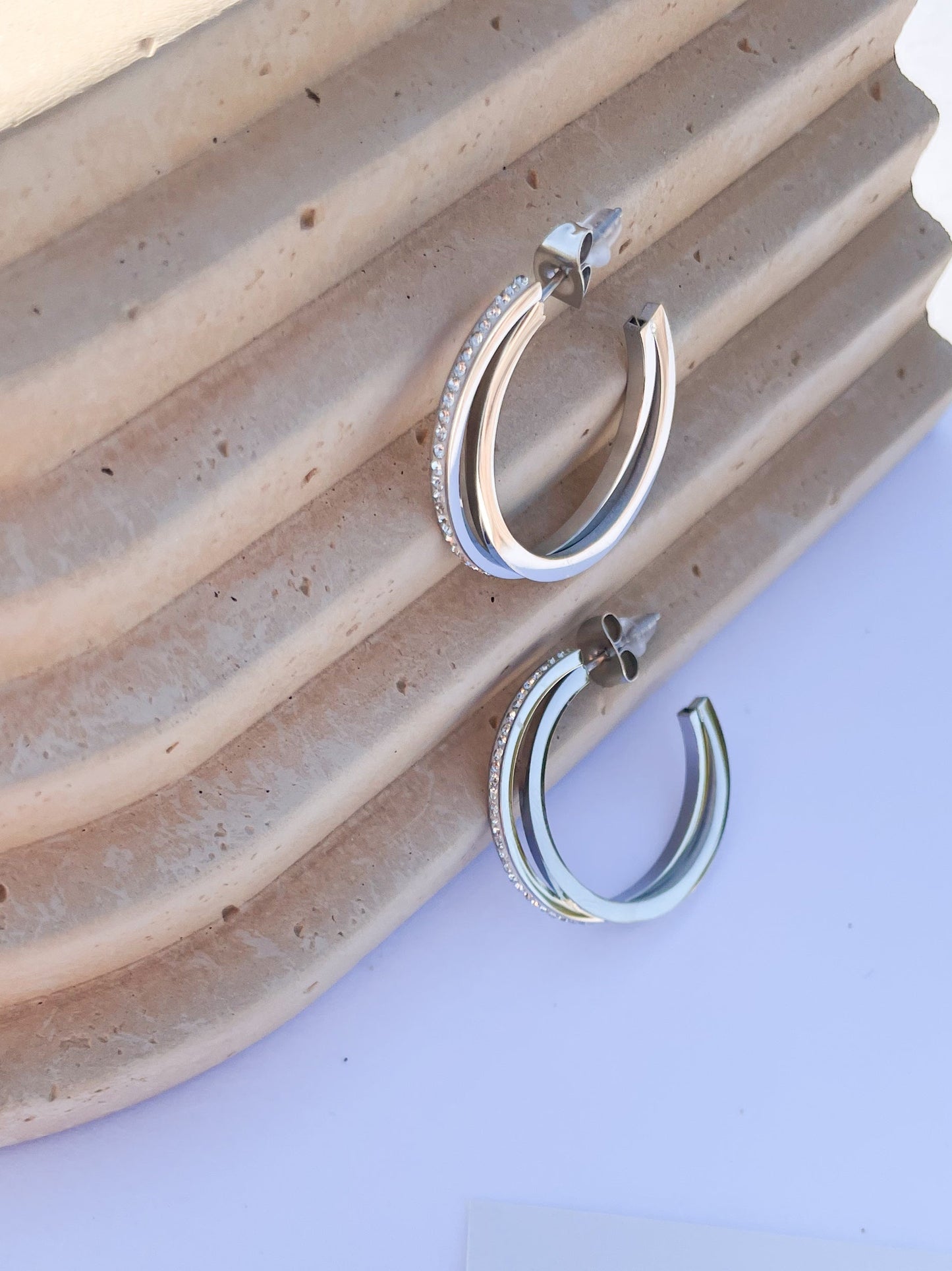 обеци с халки с камъни 